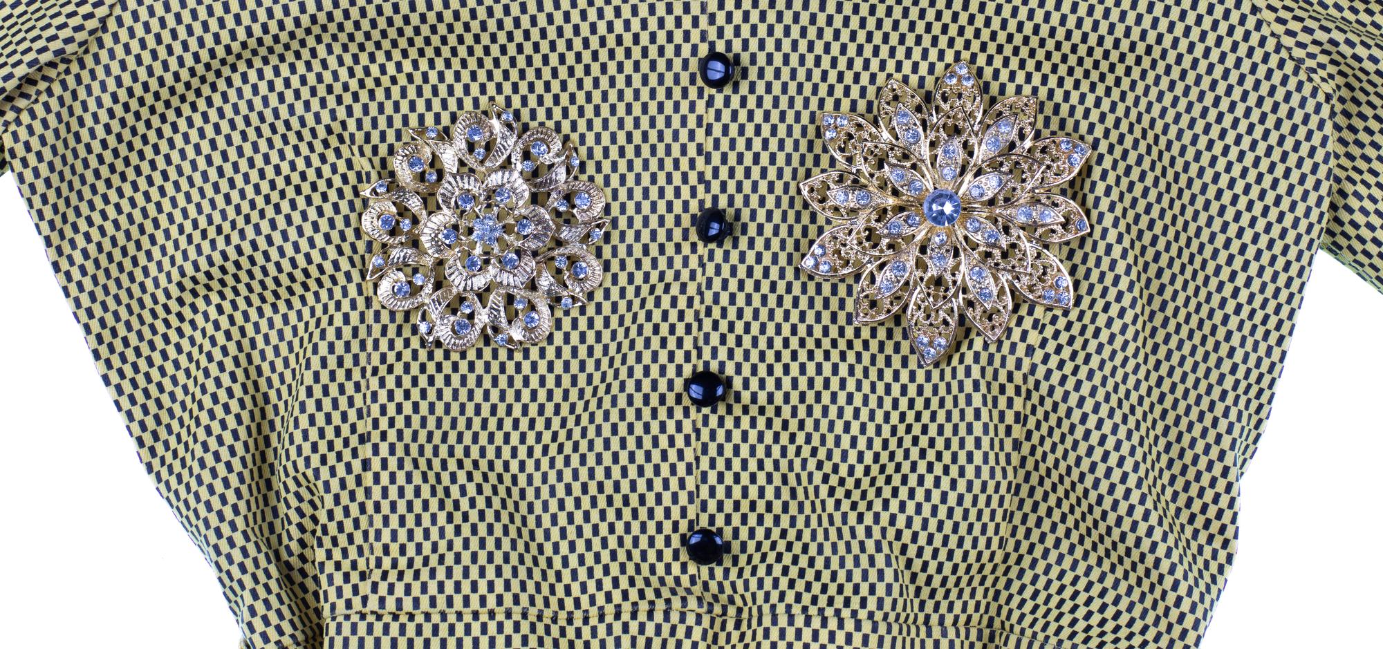 haftowana kurtka z geometrycznym ornamentem